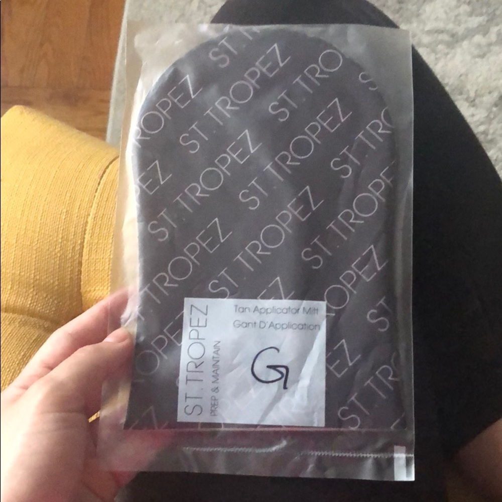 St Tropez applicator mitt. Unused, unopened